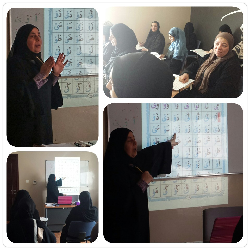 المدربة مع مجموعة الطالبات المدربة مع مجموعة الطالبات